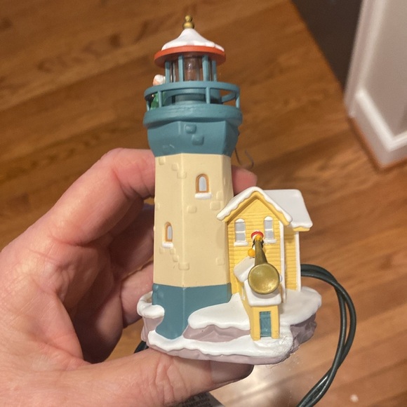 Hallmark Ornament 1999 Lighthouse Greetings #3 - Picture 3 of 7